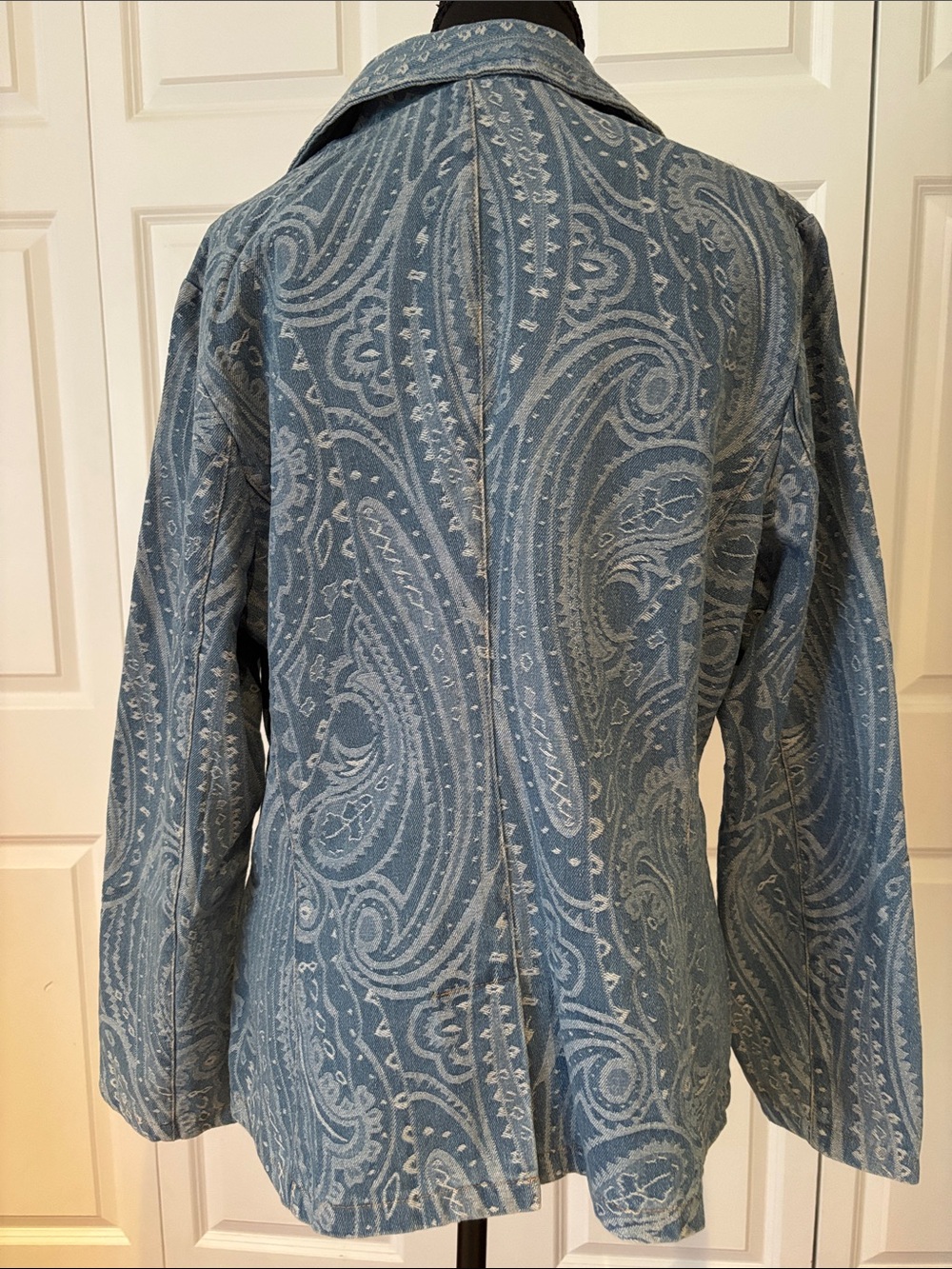 Solitaire Denim Blue Paisley Blazer - Picture 7 of 10